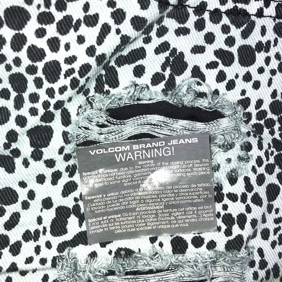 🎉CLEARANCE🎉 Volcom High-Waisted Jean Shorts - Picture 3 of 5